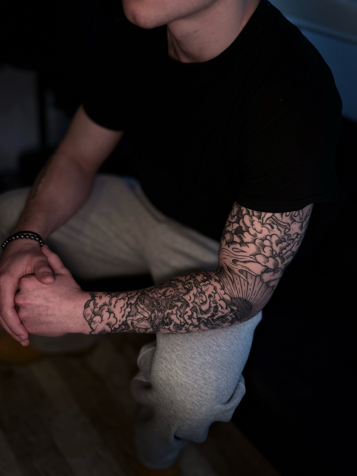 Betende Hände mit Rosenkranz und Lettering