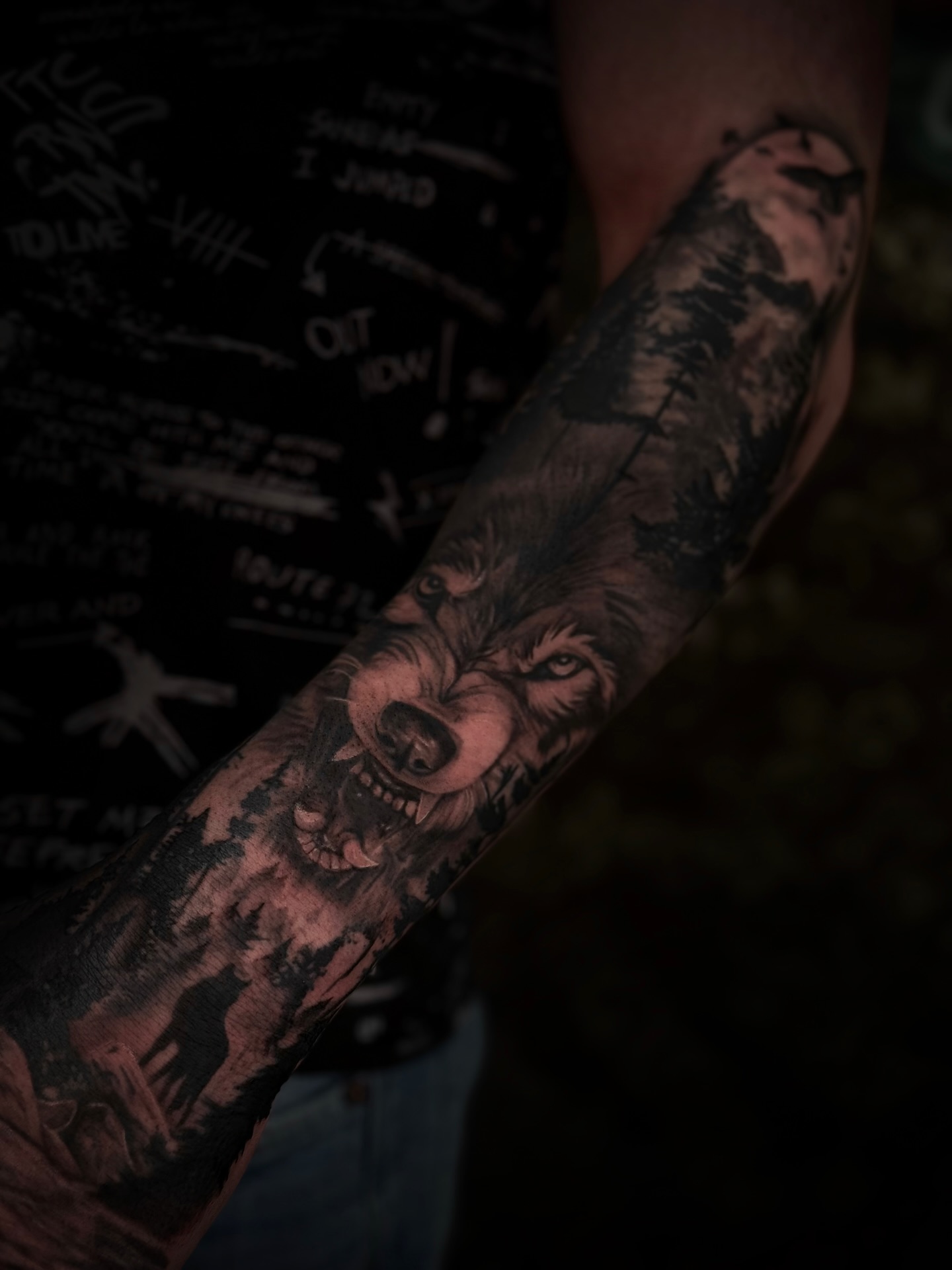 Wolf und Wald als Realismus-Sleeve