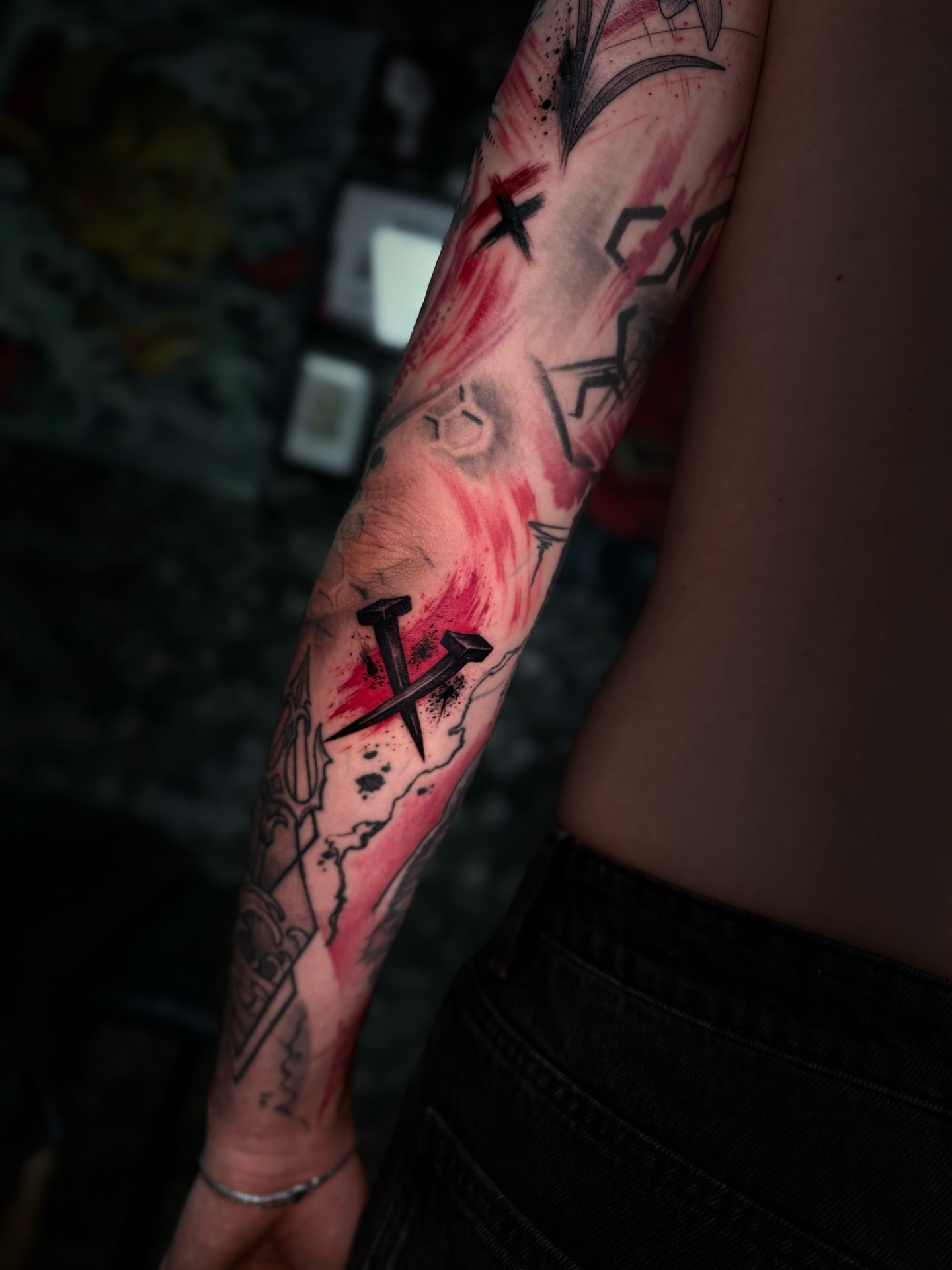 Trash-Polka Sleeve in Rot und Schwarz