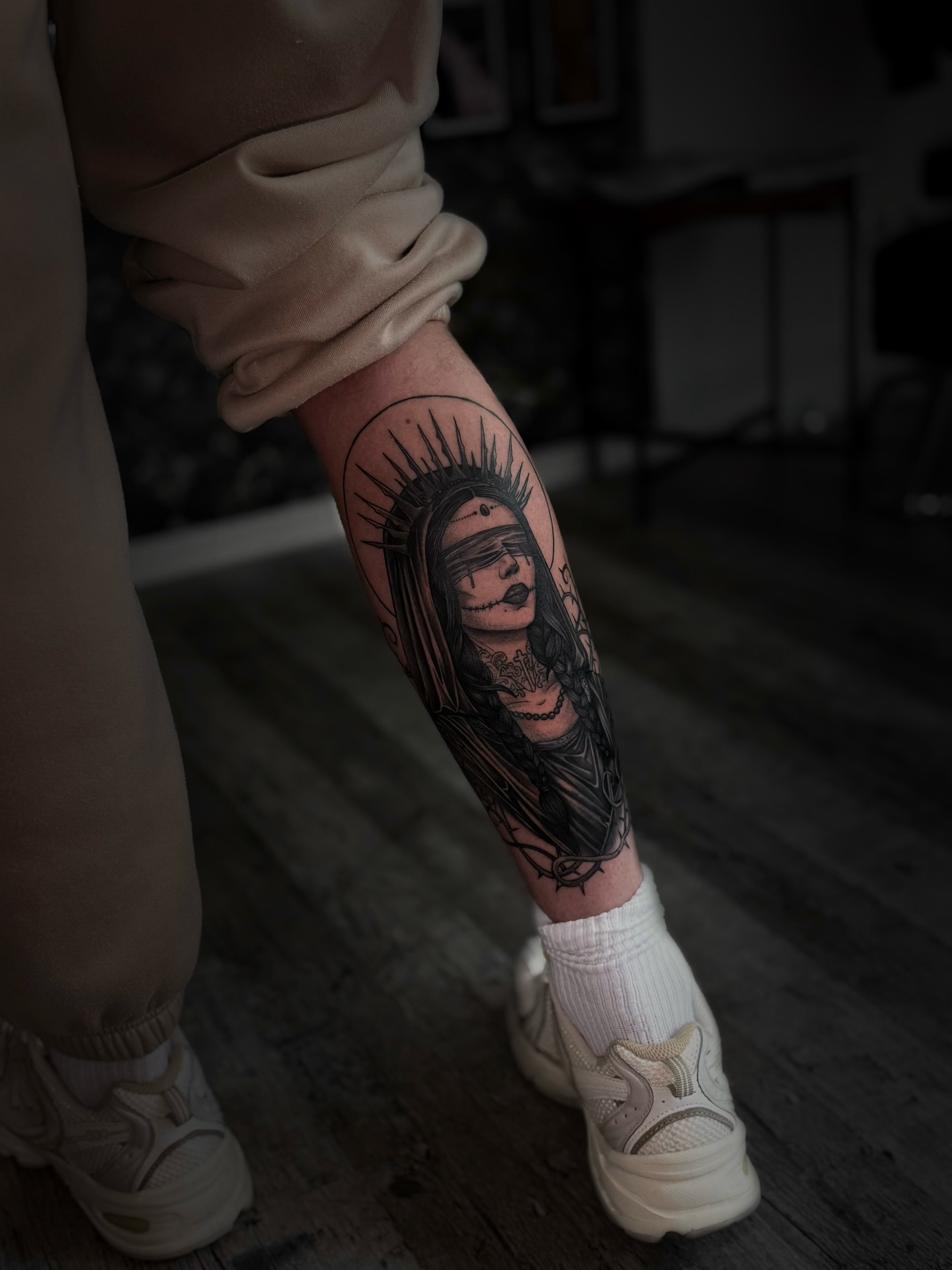 Verbundene Heiligenfigur als Black-&-Grey Wade